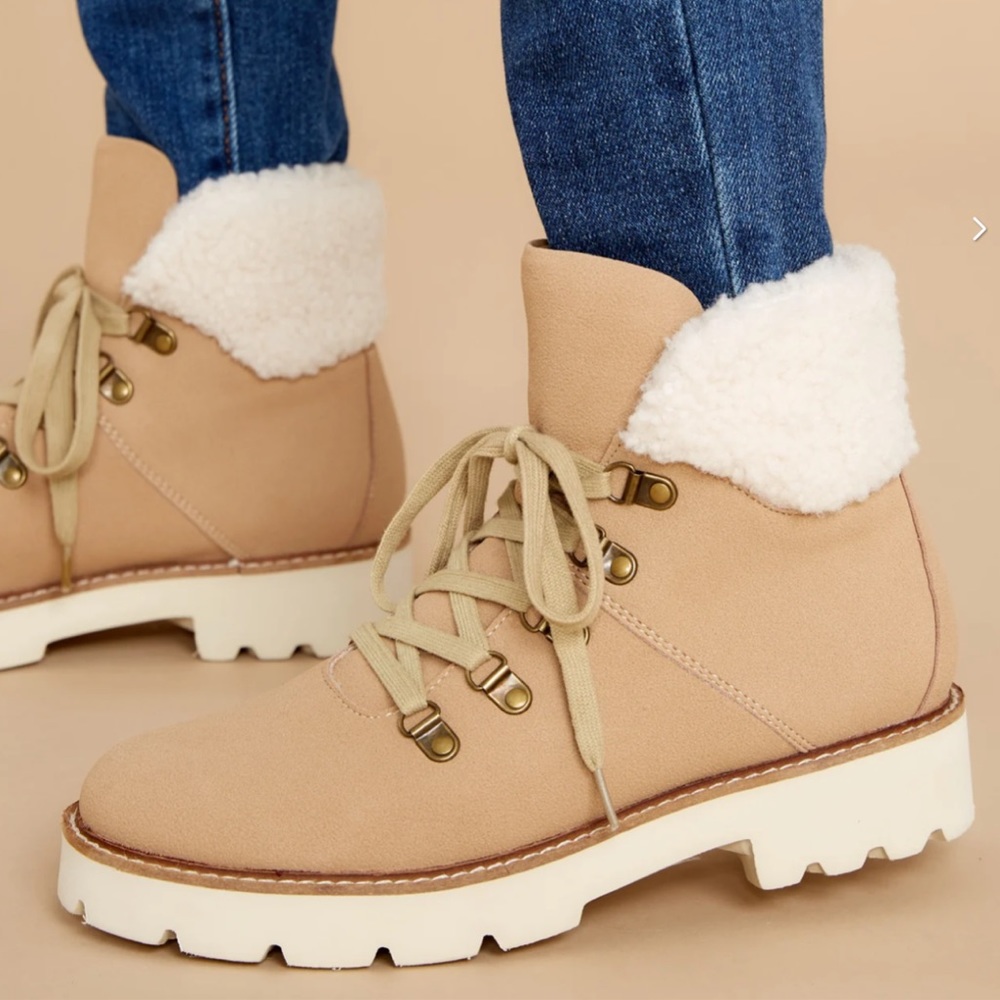 Size 6.5 Tan Lace Up Boots NWT (MAKE AN OFFER) - Picture 5 of 5